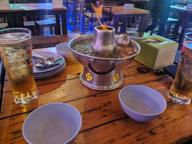 ร้านรถเมล์คอนหวัน - การบริการอาหารและที่พัก