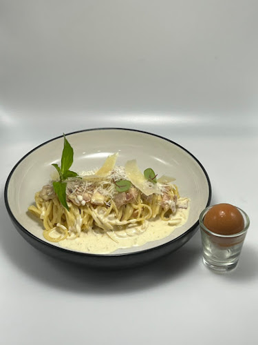 Otter in the rain - การบริการอาหารและที่พัก