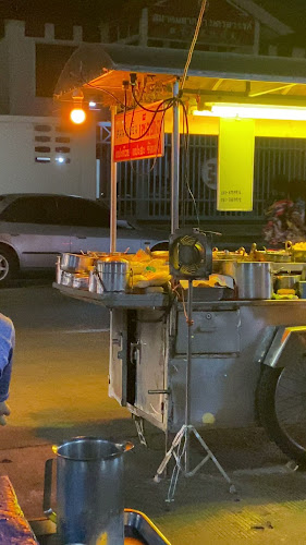 สมุนไพรจีน เช็งทึง ตลาดริมน้ำนครสวรรค์ - การบริการอาหารและที่พัก