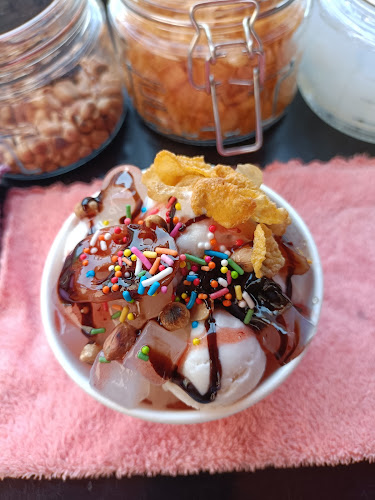 อะไรอ่ะ ไอติมกะทิสด - เมือง