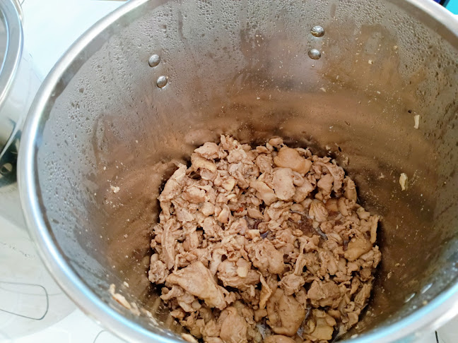 ก๋วยเตี๋ยวไก่ตุ๋นบุฟเฟ่ต์-ข้างวัดป่าศรัทธารวม - เมือง