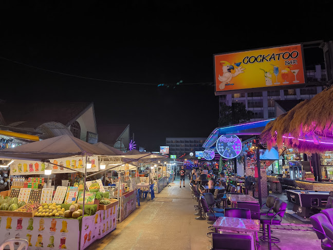 ตลาดป่าตองโอท็อป - การบริการอาหารและที่พัก