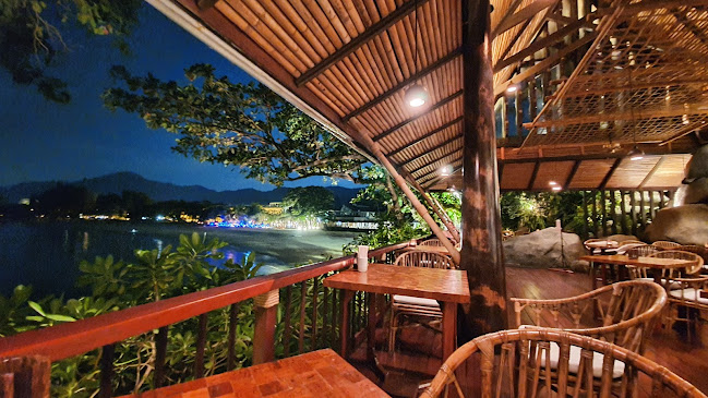 ออน เดอะ ร๊อค - การบริการอาหารและที่พัก