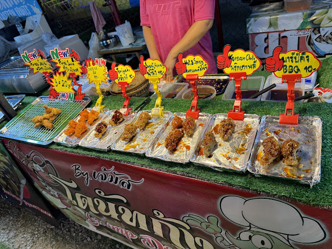 ตลาด street food on the beach ซอยจอมเทียน 16 - การบริการอาหารและที่พัก