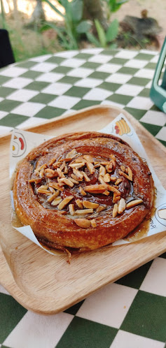 ร้านเค้กคุณยุ้ย - การบริการอาหารและที่พัก