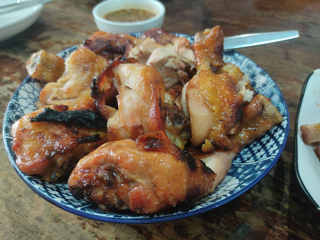 ส้มตำเจ๊วาห์ - การบริการอาหารและที่พัก