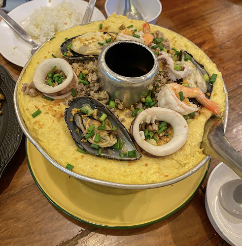 สามไบเถา คาเฟ่ แอนด์ บิสโตร - การบริการอาหารและที่พัก