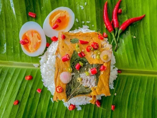 ห่อหมกทะเลย่าง หน้าสถานีรถไฟพิษณุโลก - อำเภอเมืองพิษณุโลก