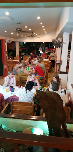 Charming Restaurant - การบริการอาหารและที่พัก