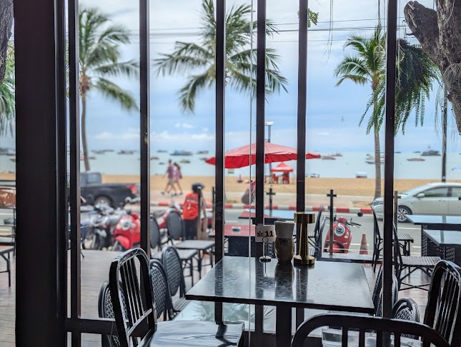 Comentarii opinii despre Beer Hubb (Pattaya Beach Road)