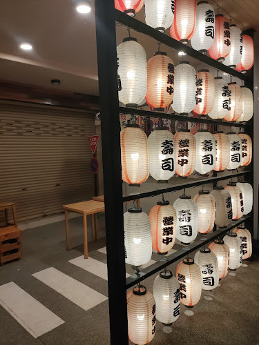 ซูชิมั้ย นครสวรรค์ - การบริการอาหารและที่พัก