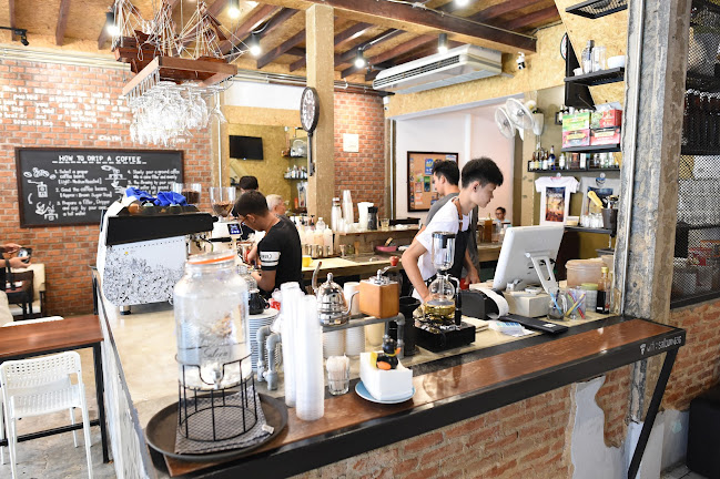 ซาลูน คอฟฟี่ แอนด์ บาร์