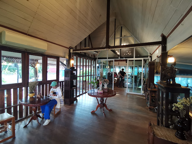 Opinii despre Behind The Time Cafe în เมือง - การบริการอาหารและที่พัก