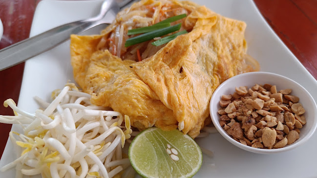 Red Chair - การบริการอาหารและที่พัก