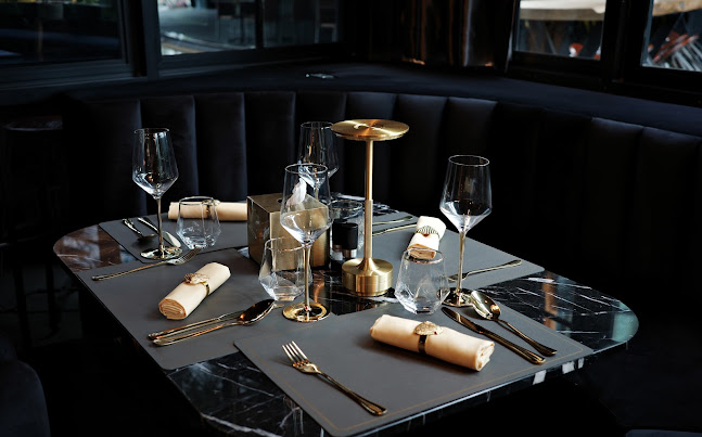 Opinii despre Otter in the rain în เมือง - การบริการอาหารและที่พัก