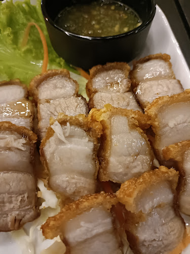 แซ่บฟิน นครปฐม - การบริการอาหารและที่พัก