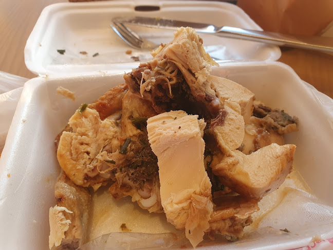 ไก่ย่างแสงไทย - การบริการอาหารและที่พัก