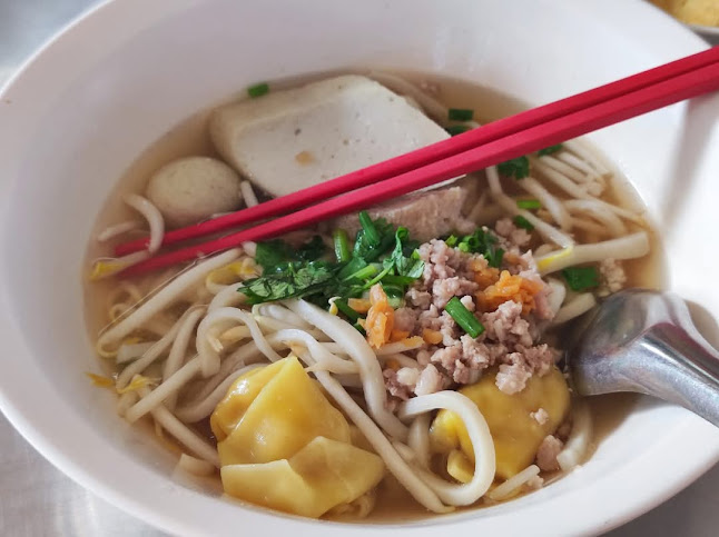 เจ๊จิ๋ม ก๋วยเตี๋ยวเส้นปลา เกี๊ยวปลา - อำเภอเมืองระยอง