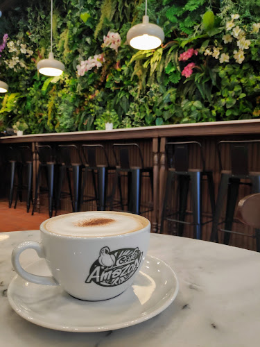 อเมซอนแยกอำเภอ - การบริการอาหารและที่พัก