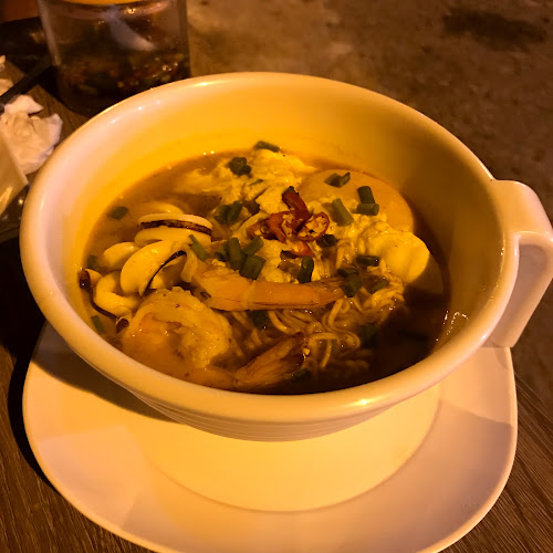 M.2 1/3 ถนน วิเศษ ตำบล ราไวย์ อำเภอเมืองภูเก็ต ภูเก็ต 83100