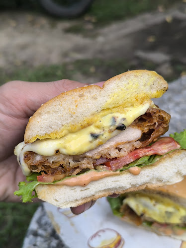 MM Burger&Grill - การบริการอาหารและที่พัก