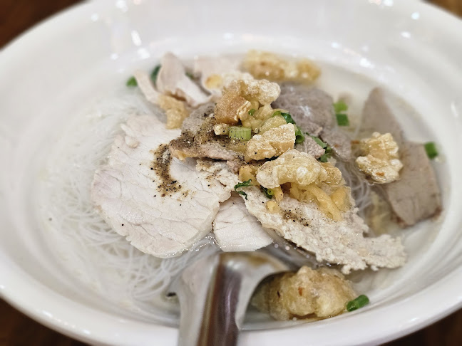 ก๋ง เส้น จันท์ Gong Sen Jan สาขาเมืองภูเก็ต - การบริการอาหารและที่พัก