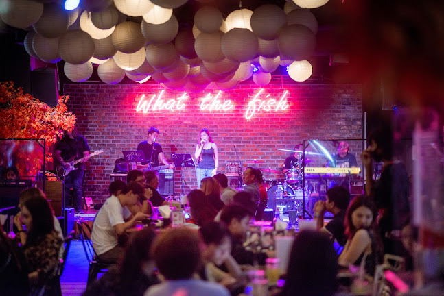 What the Fish (Izakaya & Bar) - การบริการอาหารและที่พัก