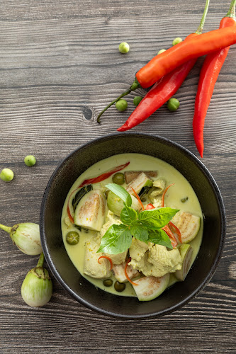 94 ถ. ทวีวงศ์ ตำบลป่าตอง อำเภอกะทู้ ภูเก็ต 83150