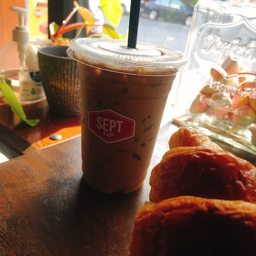 Opinii despre Alinda CAFE' în อำเภอเมืองนครราชสีมา - การบริการอาหารและที่พัก