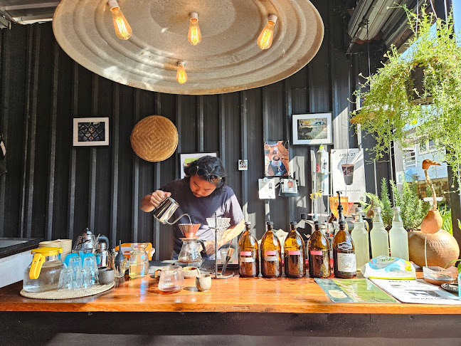 AREA 27 - การบริการอาหารและที่พัก