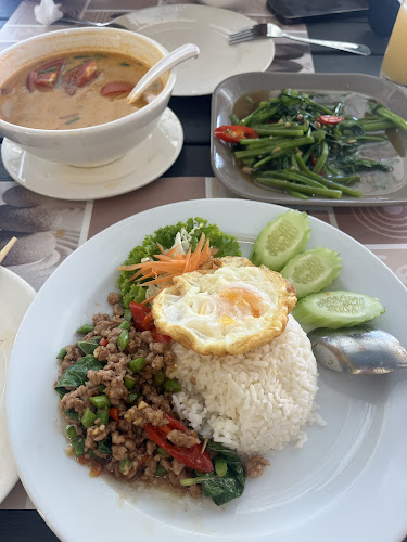 Opinii despre Yoyo Restaurant Karon Beach Phuket în อำเภอเมืองภูเก็ต - การบริการอาหารและที่พัก