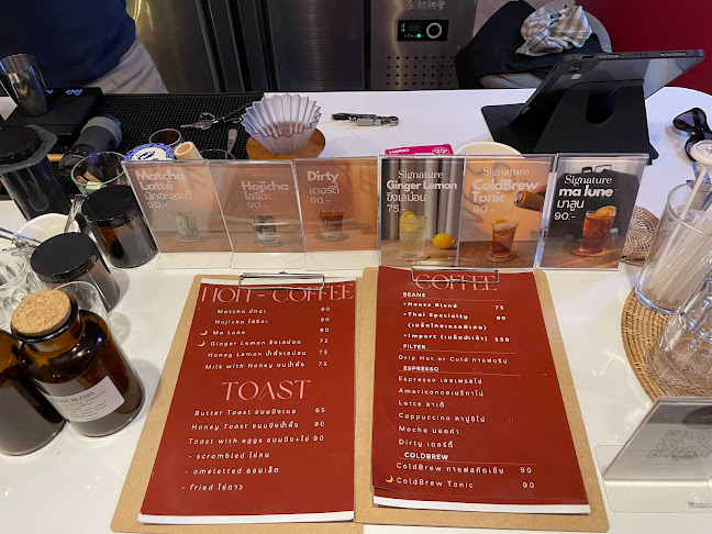 Opinii despre ma lune (มาลูน) Specialty Coffee Roaster în Mueng - การบริการอาหารและที่พัก