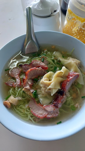 วรรณวิมลสิบสองอร่อย - การบริการอาหารและที่พัก