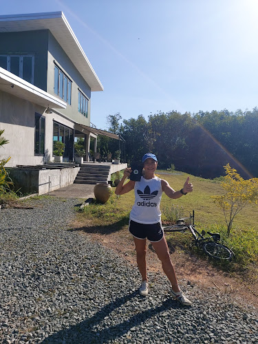 กาแฟคั่วบ้านแก้ว ท่าช้าง - การบริการอาหารและที่พัก