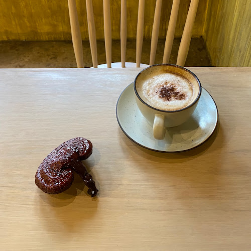 GANO KAFAE กาโนกาแฟ สาขาภูเก็ต - การบริการอาหารและที่พัก