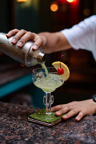 La Habana Bar & Restaurant Pattaya - การบริการอาหารและที่พัก