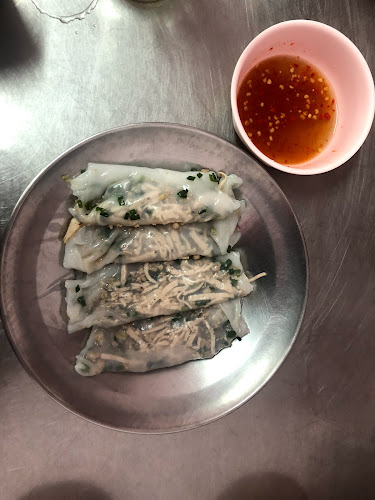 ปากหม้อ Robot เจ๊หุ่นยนต์ - การบริการอาหารและที่พัก