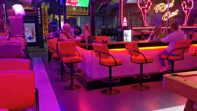 Red Cat Bar - การบริการอาหารและที่พัก