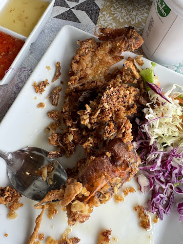 Opinii despre Pantai Seaview Restaurant Halal Food în อำเภอกะทู้ - การบริการอาหารและที่พัก