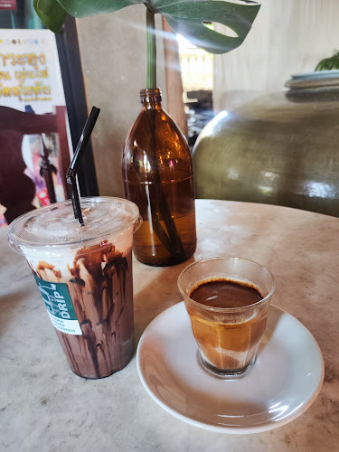 379 Drip กาแฟเรียบง่ายใต้ถุนบ้านเลขที่ 379