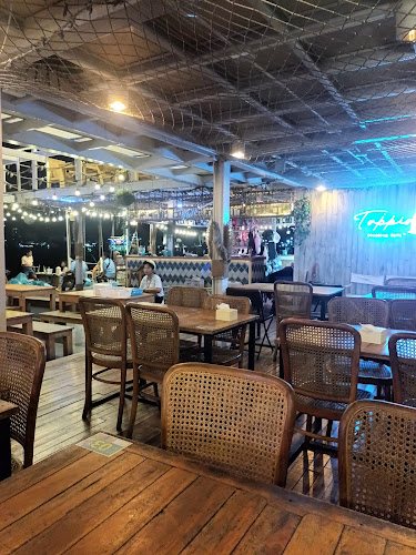 Tappia Floating Cafe Pattaya - การบริการอาหารและที่พัก