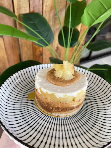 Bakery kata Phuket / Chez Baguette Anthony - การบริการอาหารและที่พัก