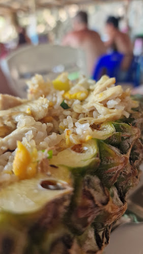 Daeng's Restaurant - การบริการอาหารและที่พัก