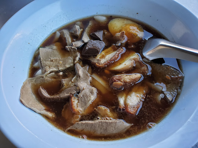 ก๋วยจั๊บเจ๊เพ็ญ จันทบุรี - การบริการอาหารและที่พัก