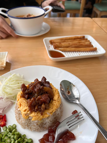 Kra-Ya-Harn - การบริการอาหารและที่พัก