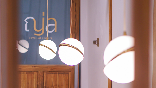 ญ่าคาเฟ่ • Coffee & Desserts • - เมือง