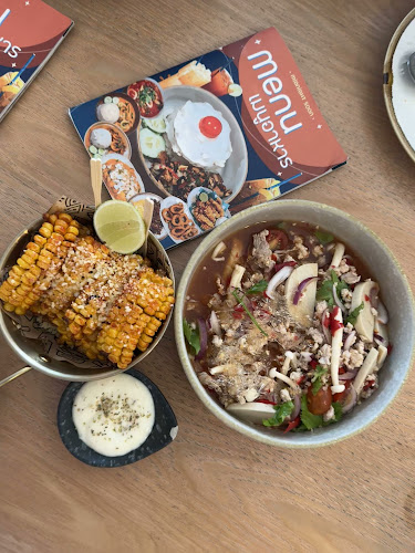 MIDNIGHT SOON - การบริการอาหารและที่พัก