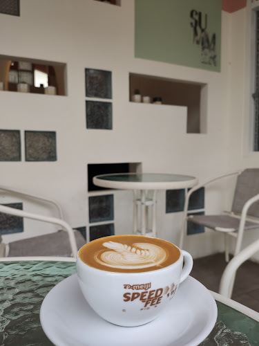 Summer lang-naam-glaang - การบริการอาหารและที่พัก