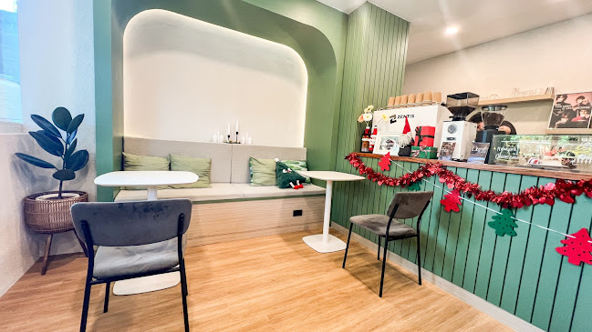 Meet Us Cafe - การบริการอาหารและที่พัก