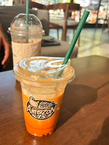 คาเฟ่ อเมซอน คิวรถระโนด - การบริการอาหารและที่พัก